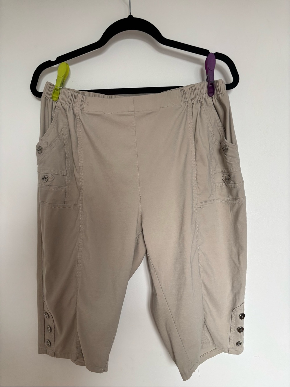 Women's Beige Elastic-Waist Cargo Capris